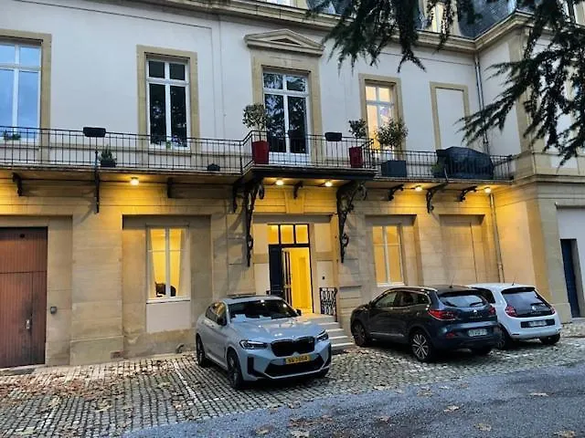 La Cour De La Tresorerie