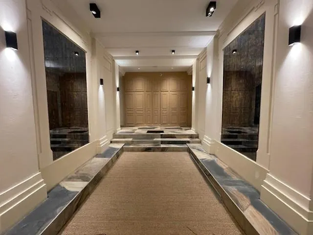 La Cour De La Tresorerie
